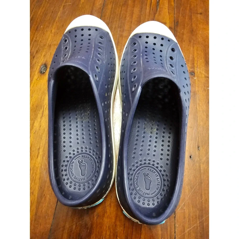 Native Jefferson Kids Navy Blue White Slip On Water Shoes Sneakers J5 Junior 5